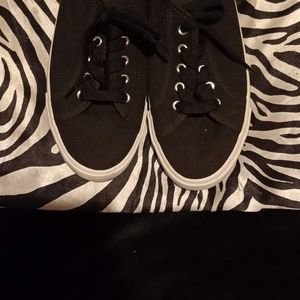 Shoes 7.5-8 in women's. Smoke and Pet free.